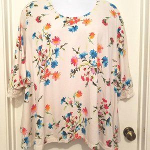 Floral 3/4 Sleeve Tunic with Lace Trim